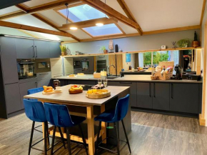 Luxury lodge, foot of South Downs nr beach